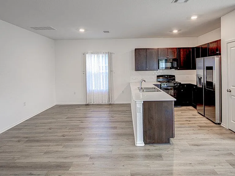 2704 Shimsham Dr — Photo 6