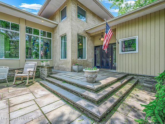 3rd image of 713 Glenburn Rd