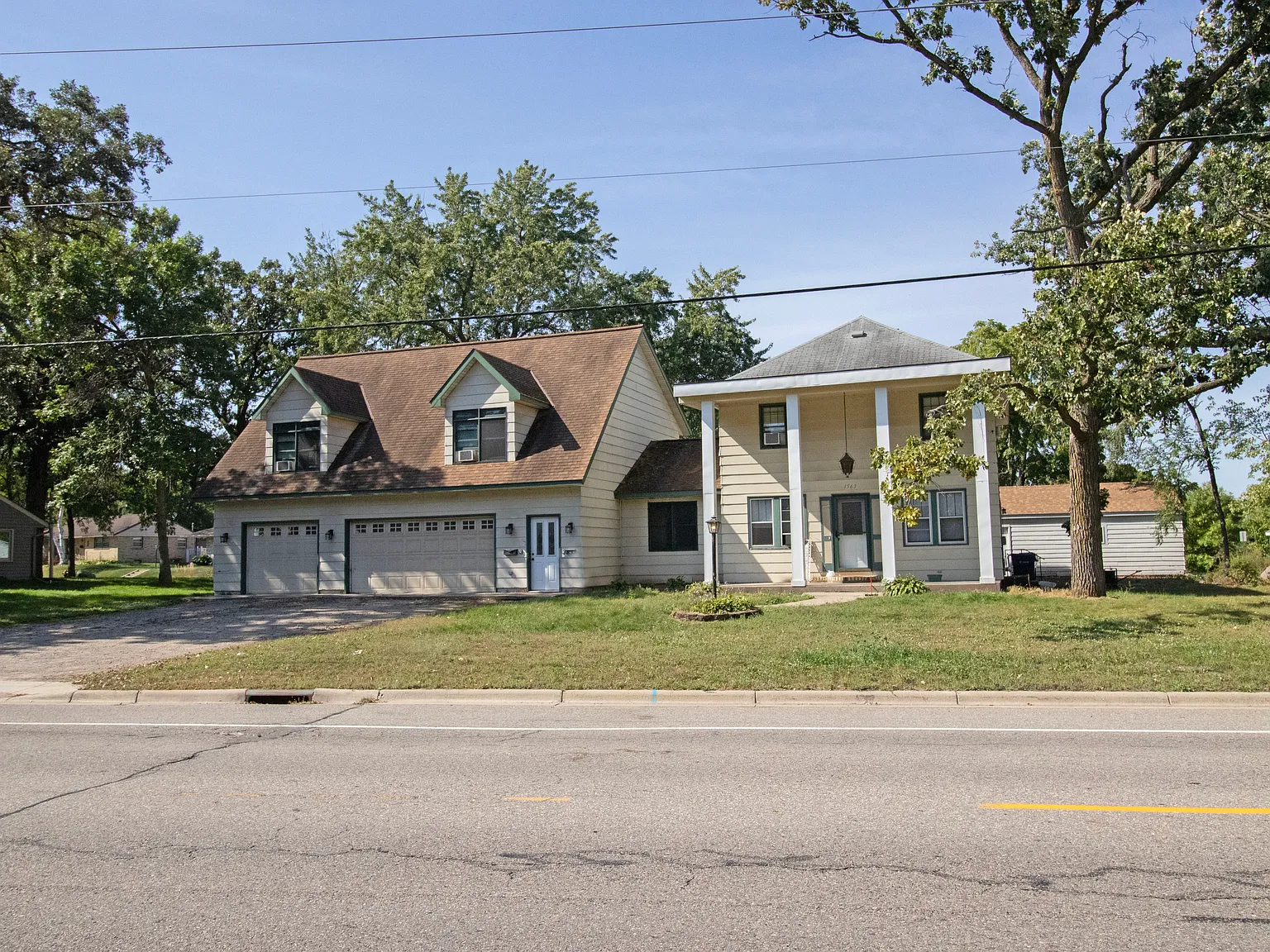 4 bed, 2400 sqft, $1,680 — Photo 2