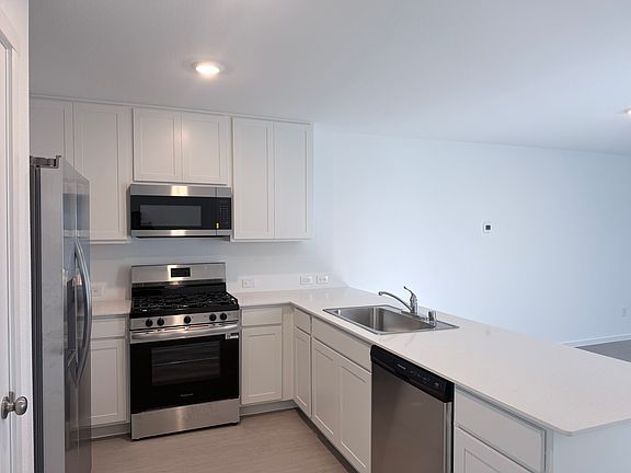 4th image of 3152 Burmese St