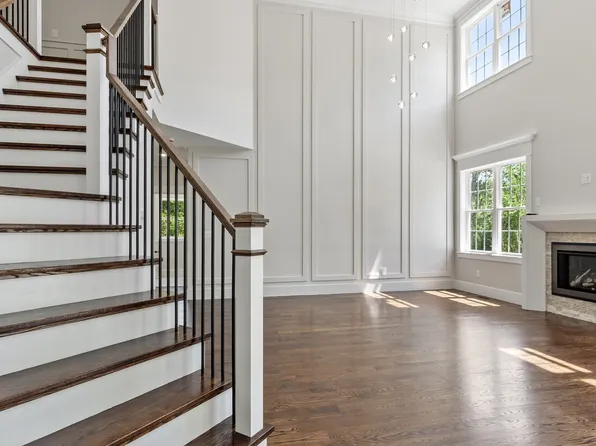 86 High St, Shrewsbury, MA 01545