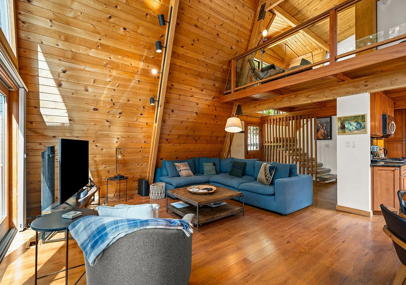 Winter Ski Lease Cozy Remodeled Cabin Near Diamond Peak — Photo 3