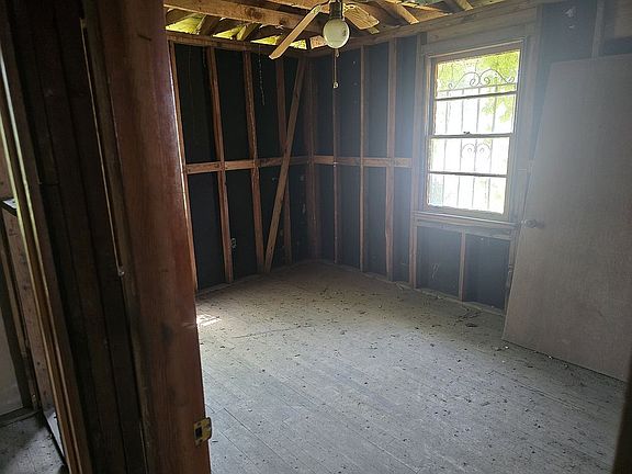 3rd image of 1852 Old Savannah Rd