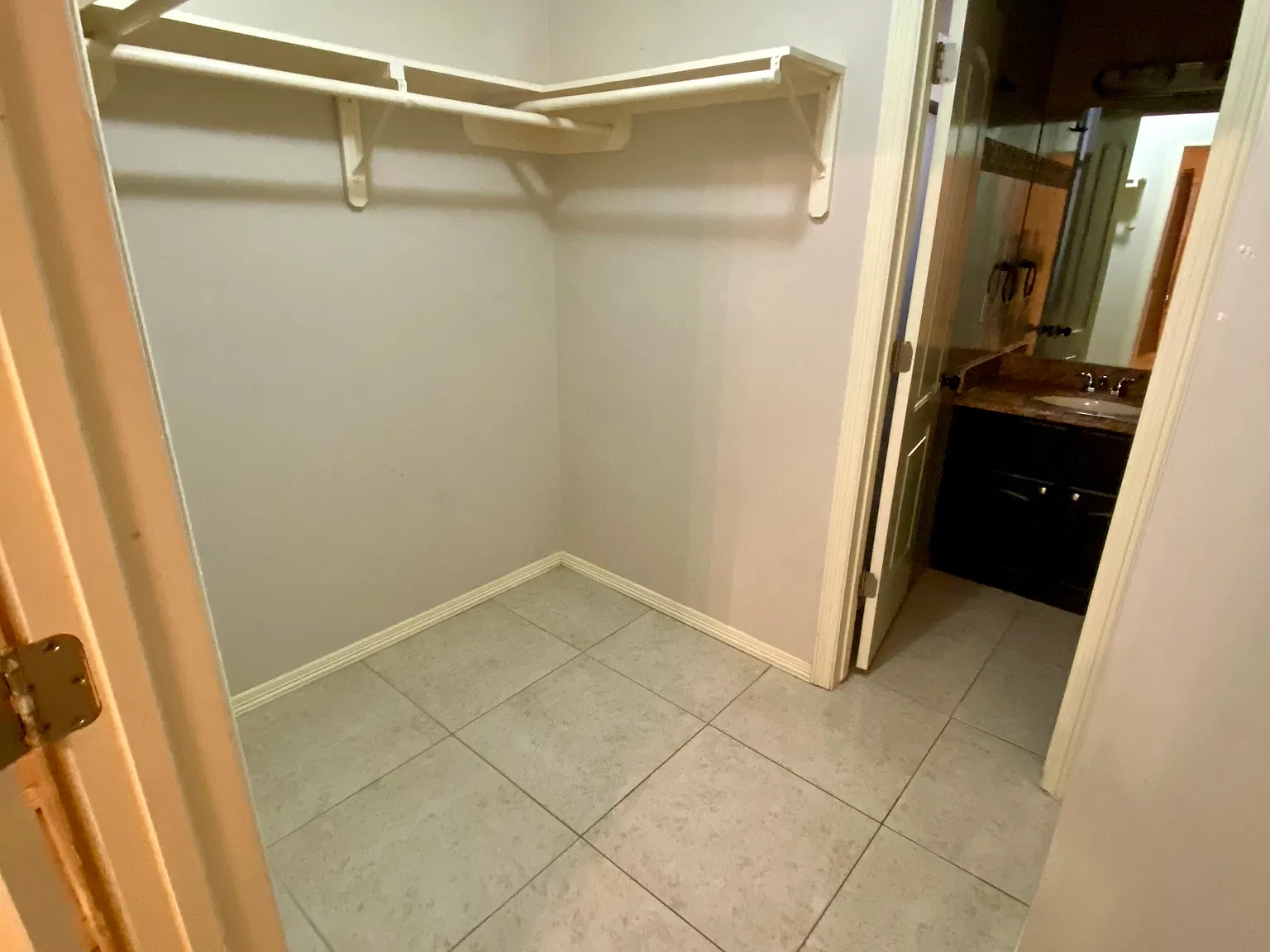 2 bed, 1000 sqft, $975 — Photo 4