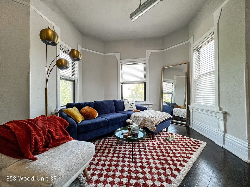 1st image of 858 N Wood St #3F