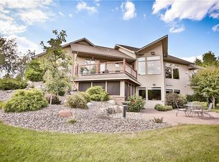 555 Chinnock Ln, River Falls, WI 54022