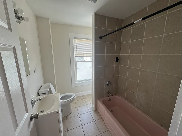 179 Raymond St #3 — Photo 5