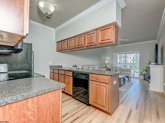 2nd image of 2813 Suncrest Vlg