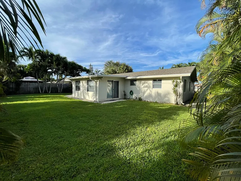 9943 Daphne Ave — Photo 6