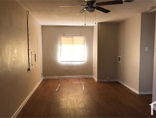 5th image of 267 N San Joaquin Ave #2