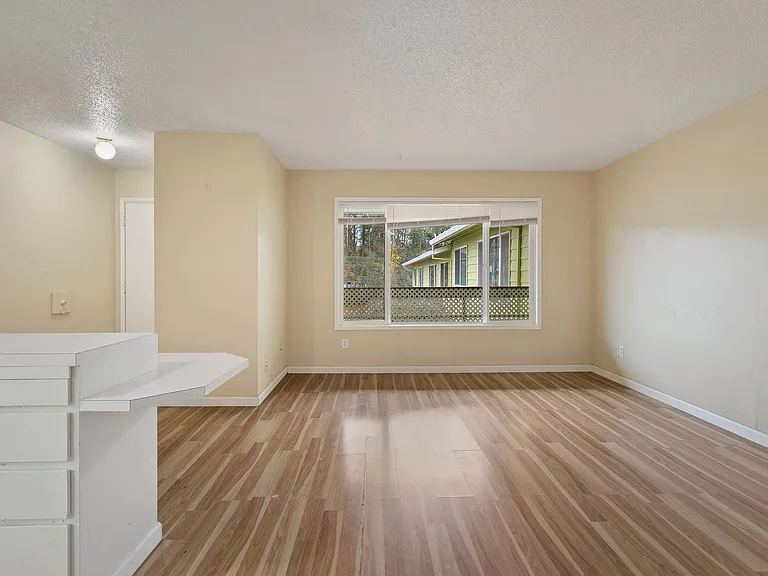 4633 SW Huber St — Photo 8