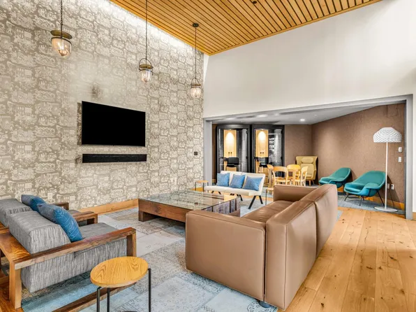 10 City Point image 14 of 28