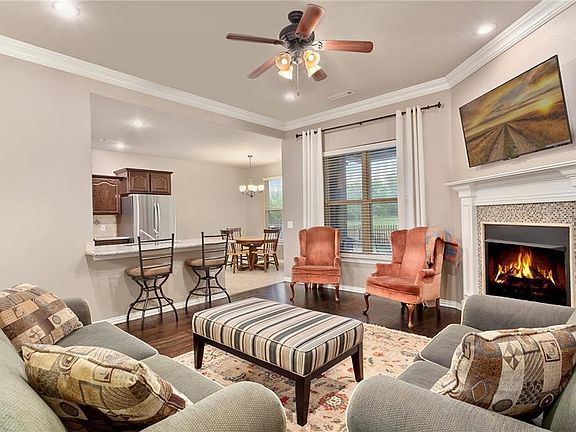 5th image of 4383 E Oakmont Dr