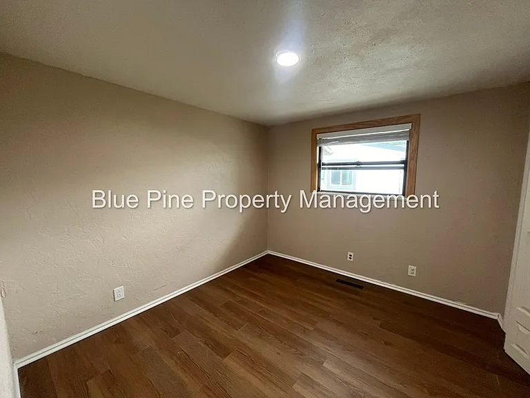 1080 Halsey St — Photo 8