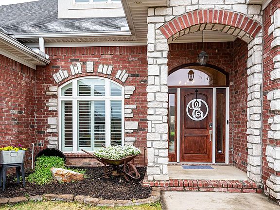 4th image of 9716 Oak Heights Dr