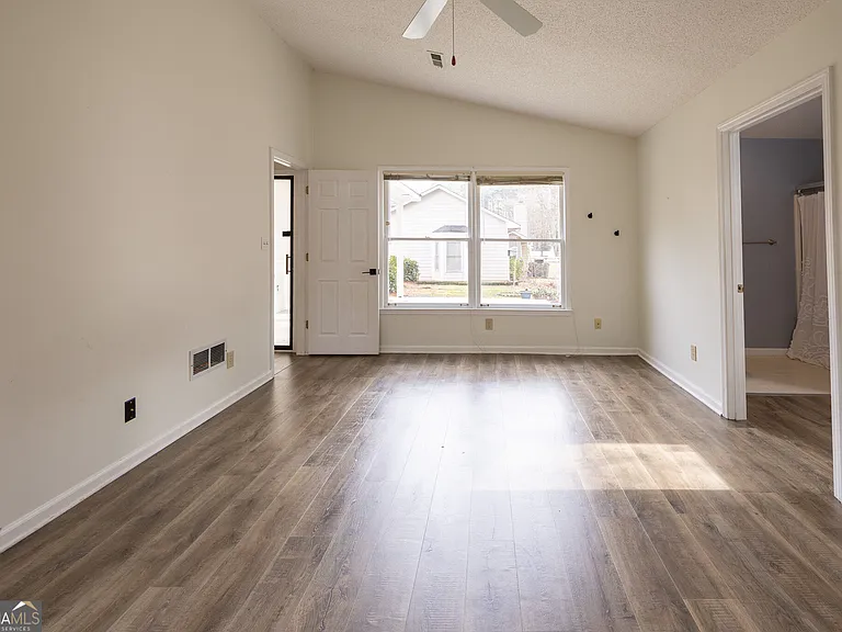112 Glendale Dr — Photo 17