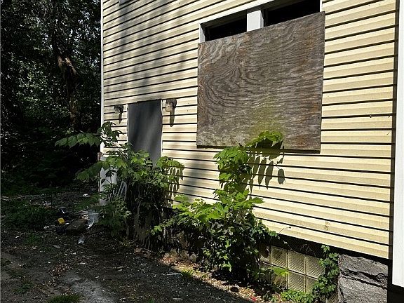 4th image of 10561 Remington Ave