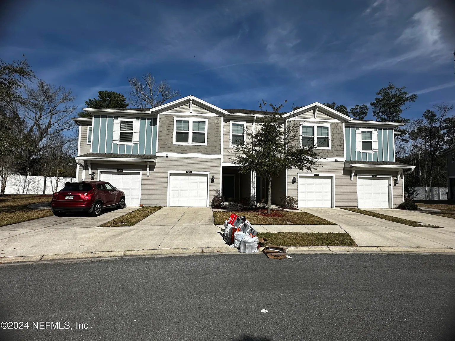 3 bed, 2.5 bath, 1660 sqft, $1,700 — Photo 3