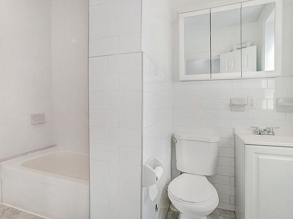 5th image of 1427 York Ave #4EF
