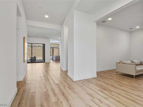 5th image of 477 Highview Ridge Ave