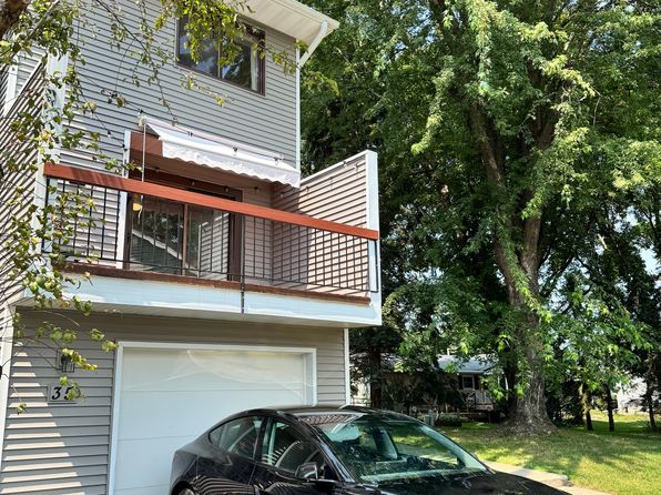 35 Elton Ridge Ct NW