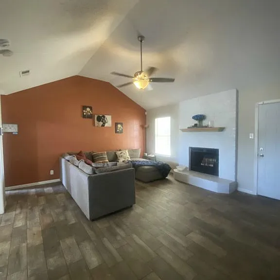 2305 Duke Ln — Photo 3