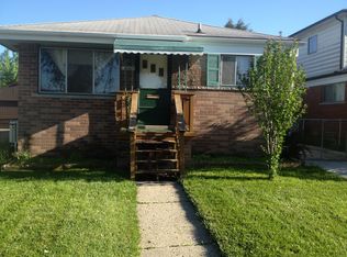 8310 Theisen St, Center Line, MI 48015