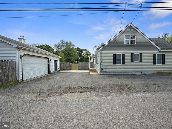 3rd image of 814 Maple Pkwy
