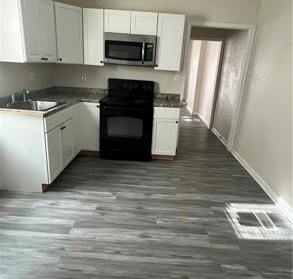 1723 Lasalle Ave — Photo 6