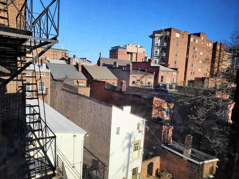 209 W Madison St #4 — Photo 16