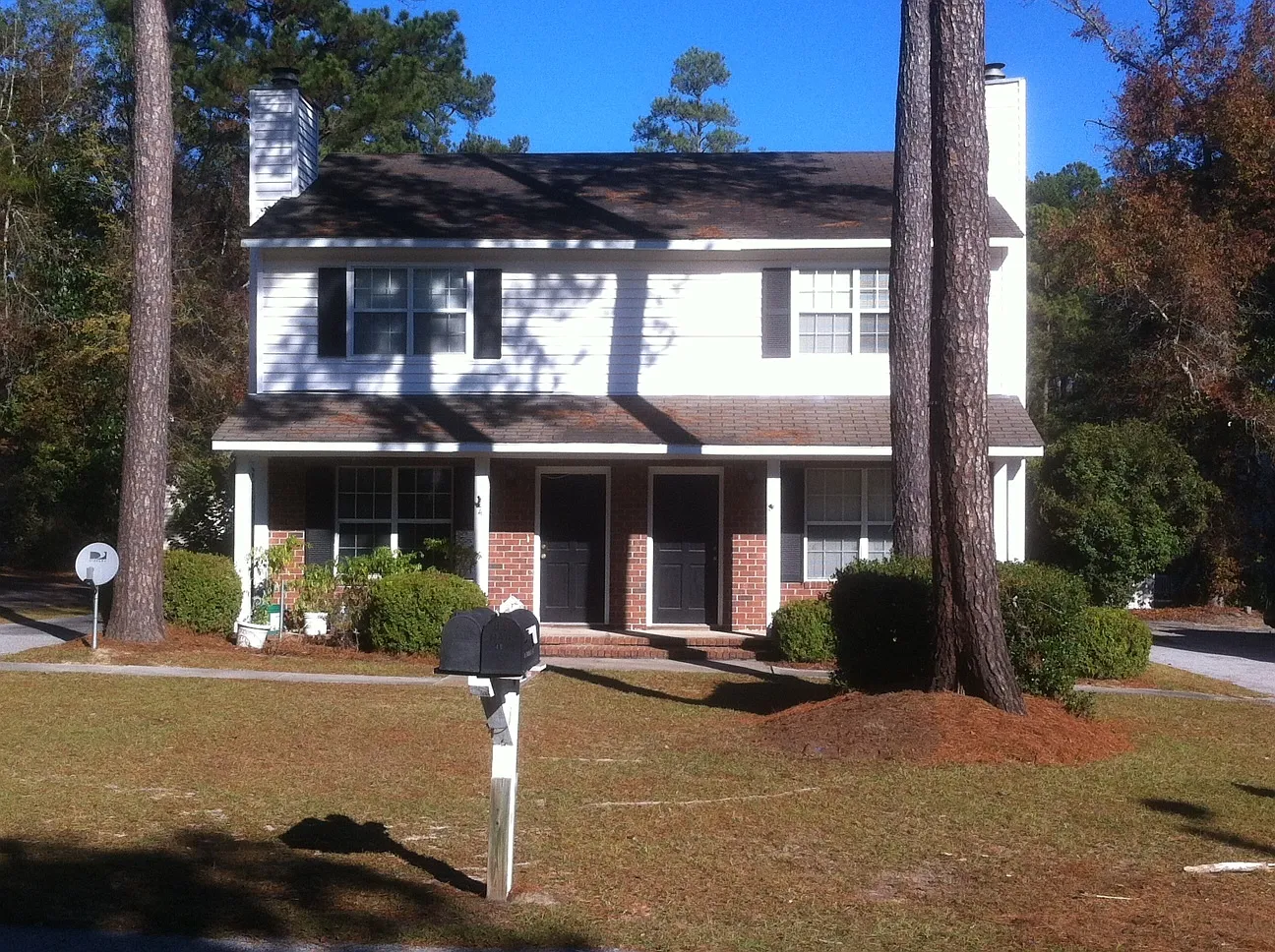 2BD/1.5B Townhome — Photo 2