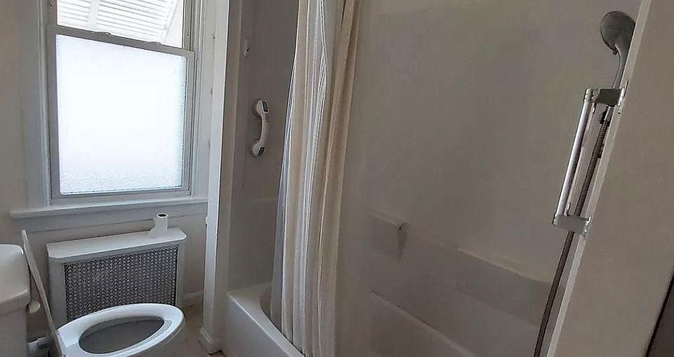 1st image of 829 Motter Ave