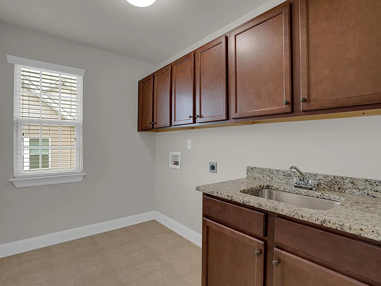 1340 Beechfern Cir — Photo 34