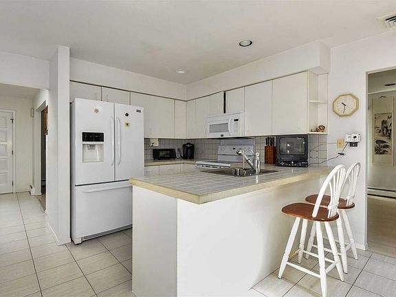 3rd image of 69 Joyce Ln