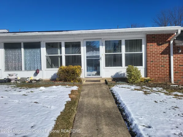 880E Balmoral Court, Lakewood, NJ 08701