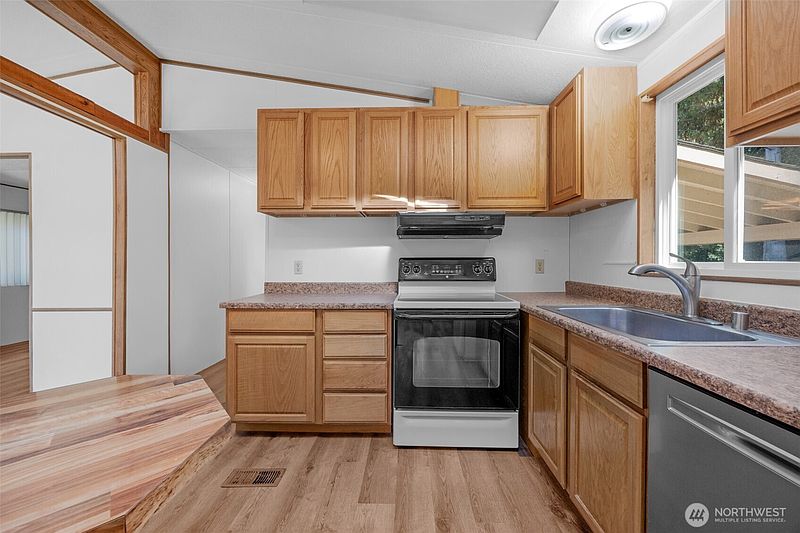 2nd image of 2809 Lakewood Road #9
