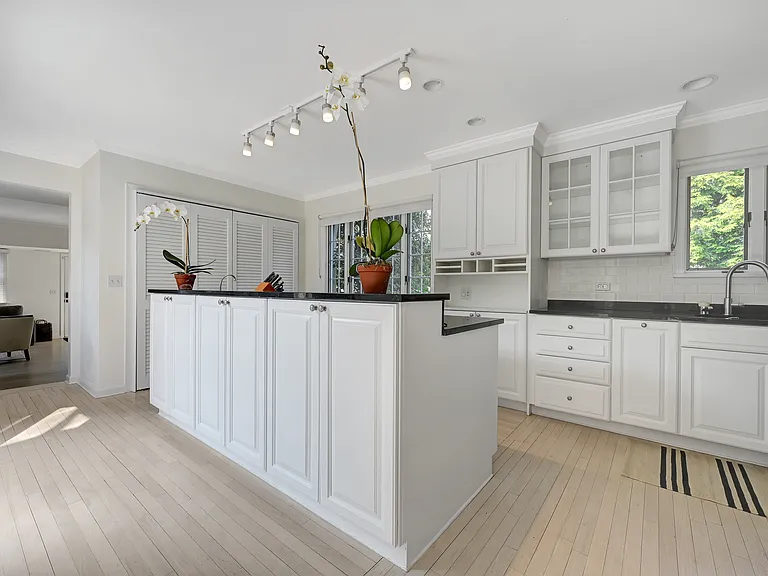 81 Gould St — Photo 10