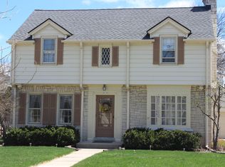 2610 N 90th St, Wauwatosa, WI 53226