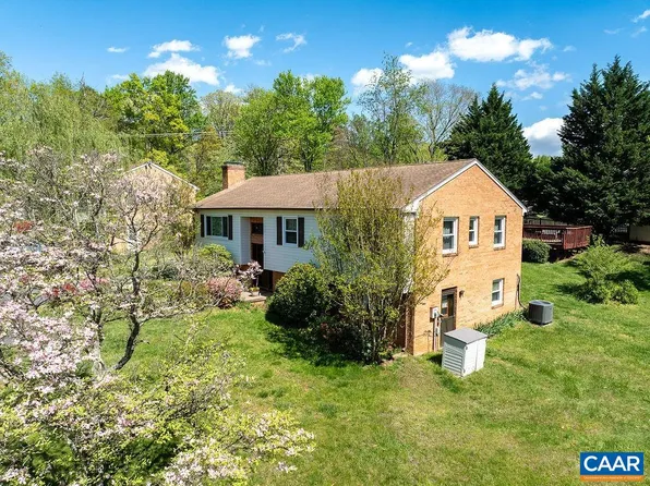 2004 Jefferson Ct, Charlottesville, VA 22911