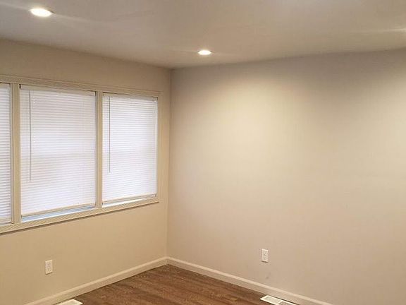 2nd image of 2814 Manlove Ave