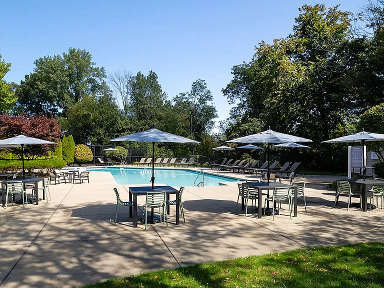 Swimming pool and sundeck with picnic areas