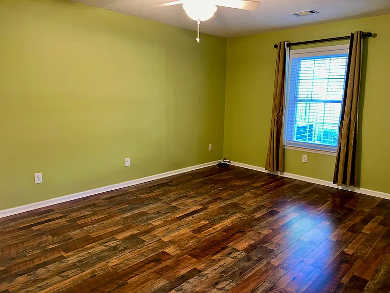 111 Bennington Ln — Photo 10