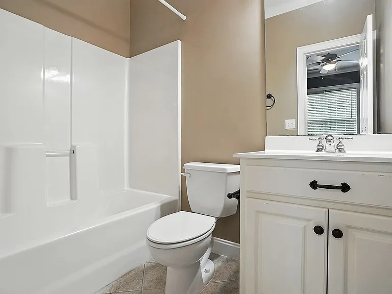 104 W Savannah Ridge Rd — Photo 25