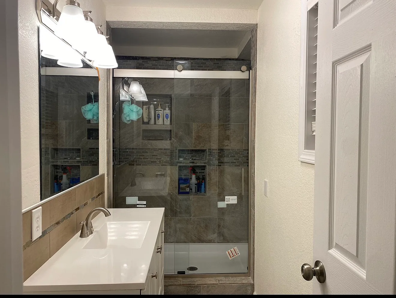 3 bed, 1200 sqft, $2,395 — Photo 4