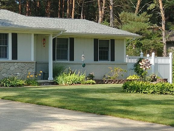 3rd image of 310 Oak Knoll Ln