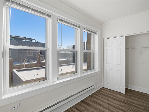 5th image of 2936 W Palmer St #1160