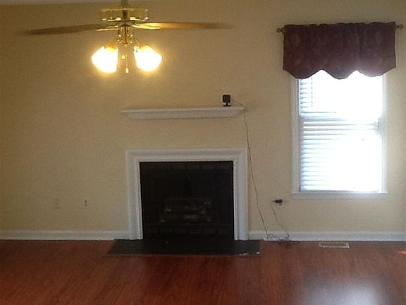 4th image of 321 Porterfield Ct