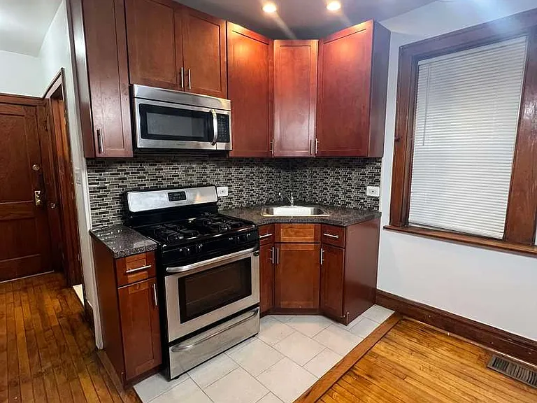 7022 S Maplewood Ave #1R — Photo 1