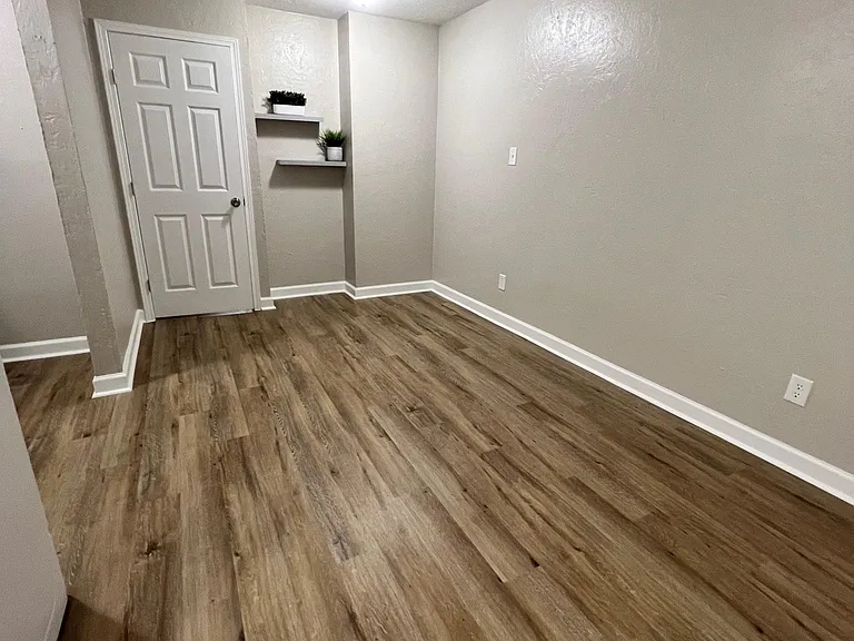 1186 Oregon Ave — Photo 5