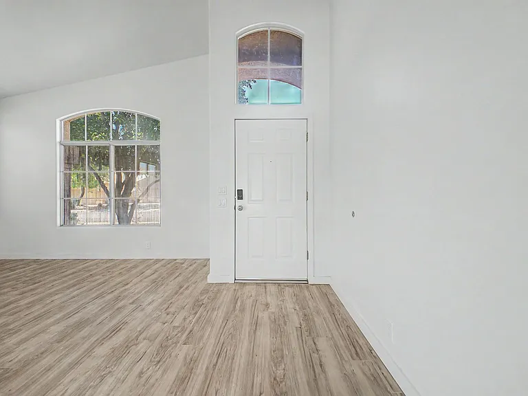 7251 E Lakeview Ave — Photo 4